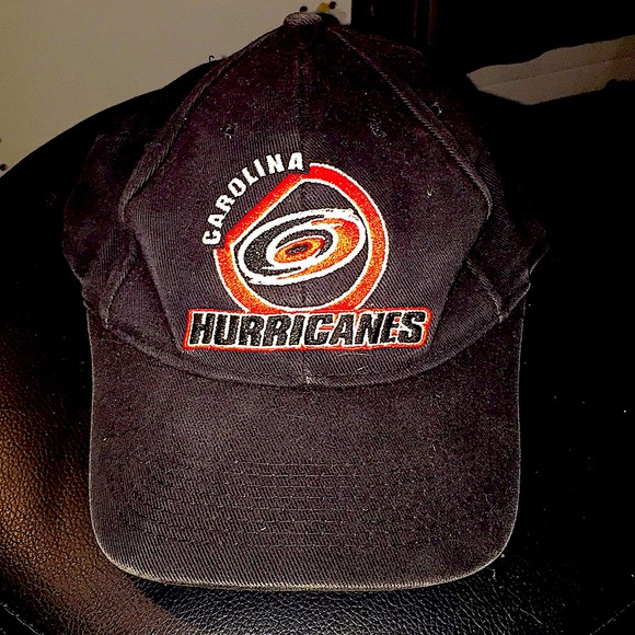 🔥Vintage 1996/97 Carolina hurricanes hat!!🔥 - Picture 1 of 3